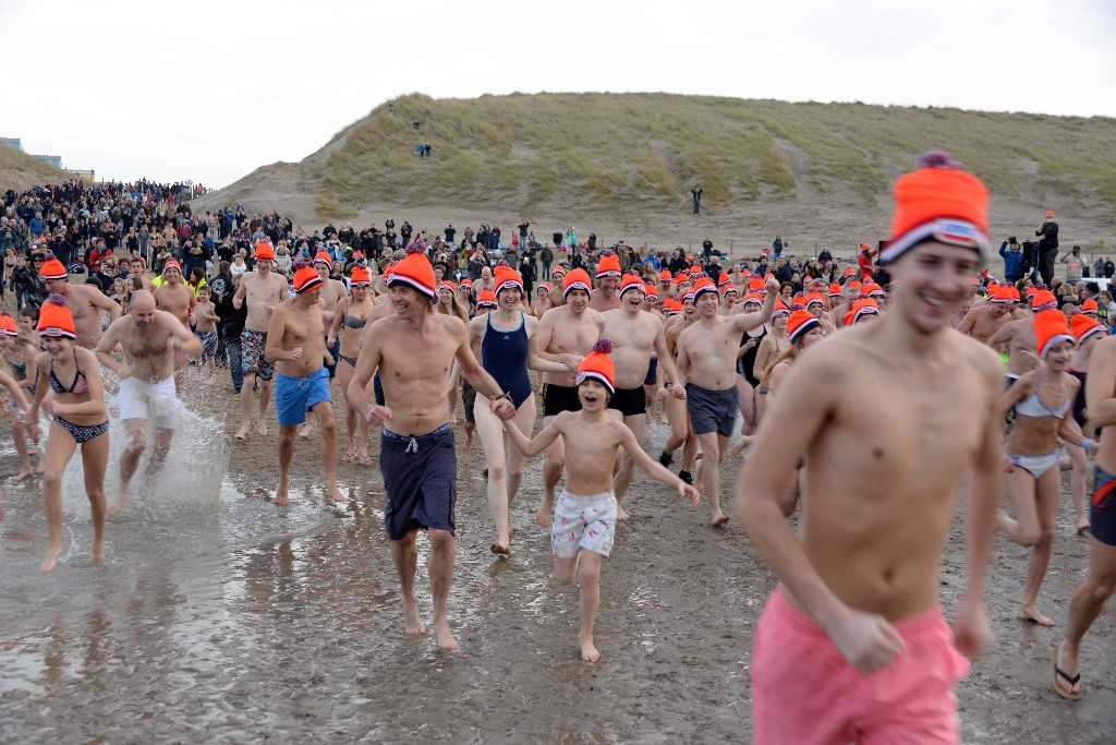 ../Images/Nieuwjaarsduik Nederzandt 2016 052.jpg